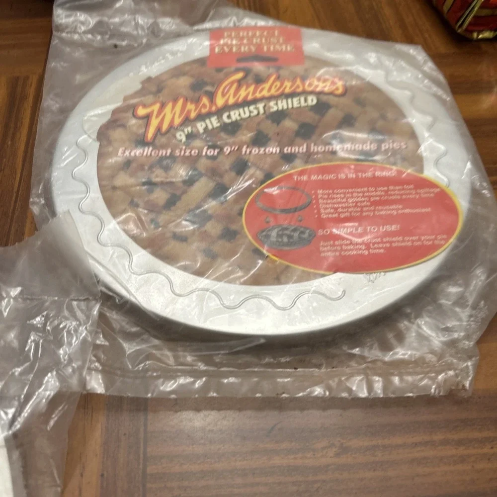 Mrs Anderson 9 Inch Pie Crust‎ Shield New Set 2